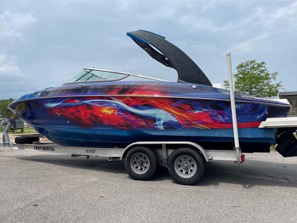 Full color boat wraps. Boat wraps and graphics from DeSigns, Inc..
