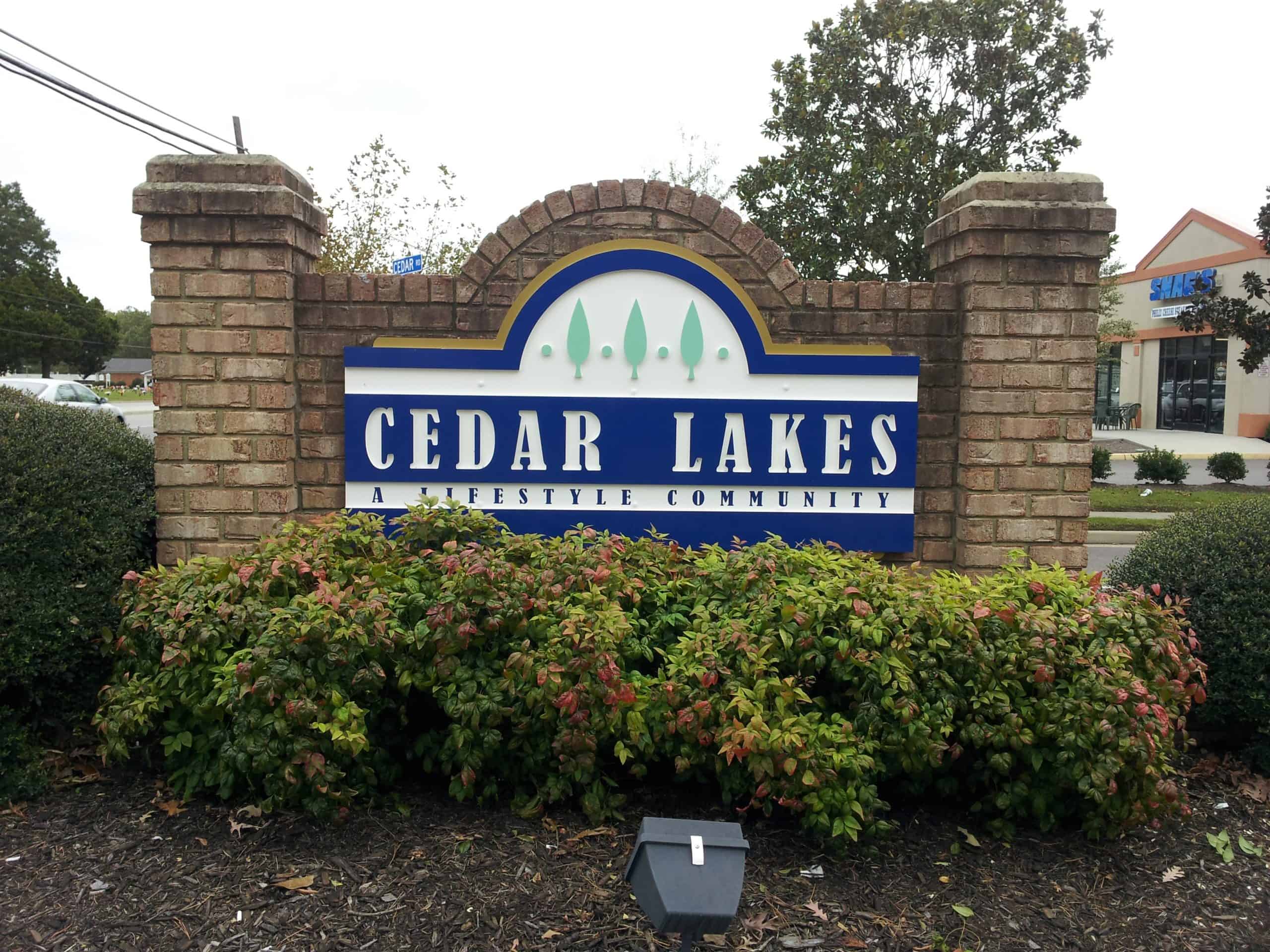 Entrance signs - Sign for Cedar Lakes
