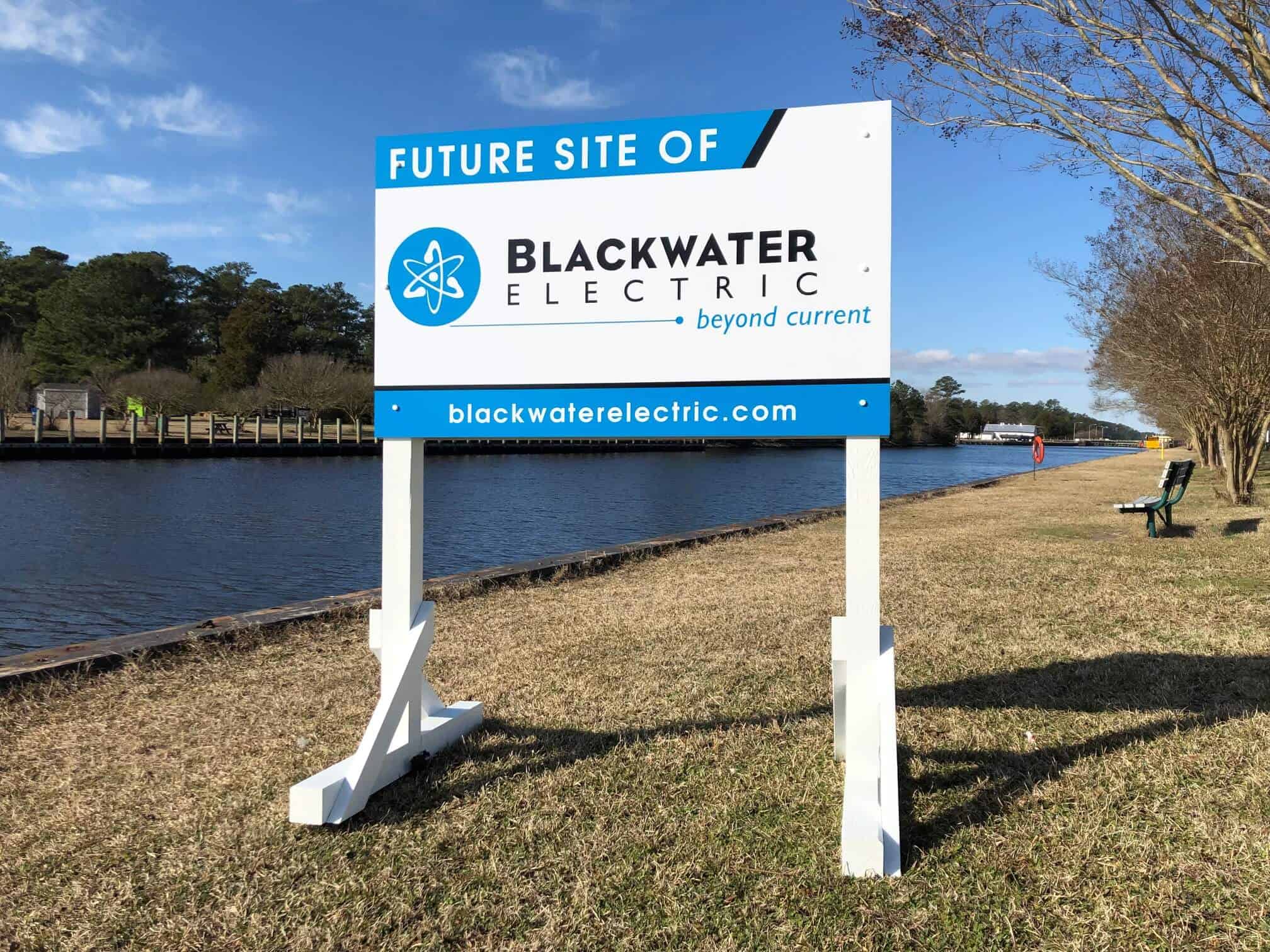 Freestanding jobsite signs and signage from DeSigns, Inc.