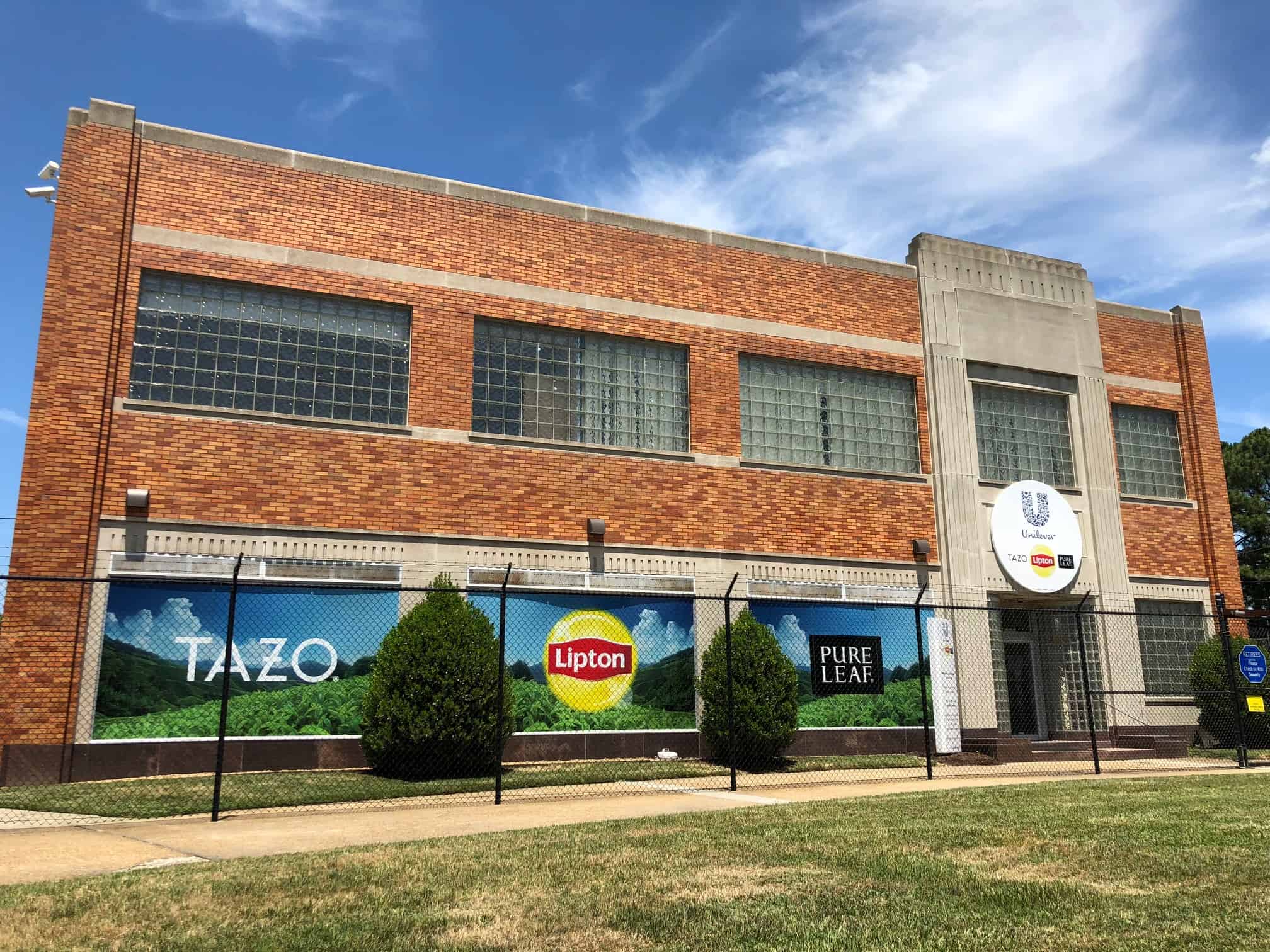 Exterior signs and graphics for your office building by DeSigns. Inc.