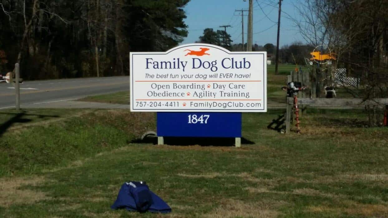 Logo design and exterior signage for Family Dog Club