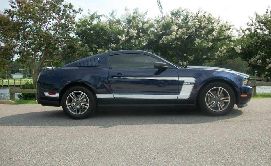 Sports car graphics on Mustang