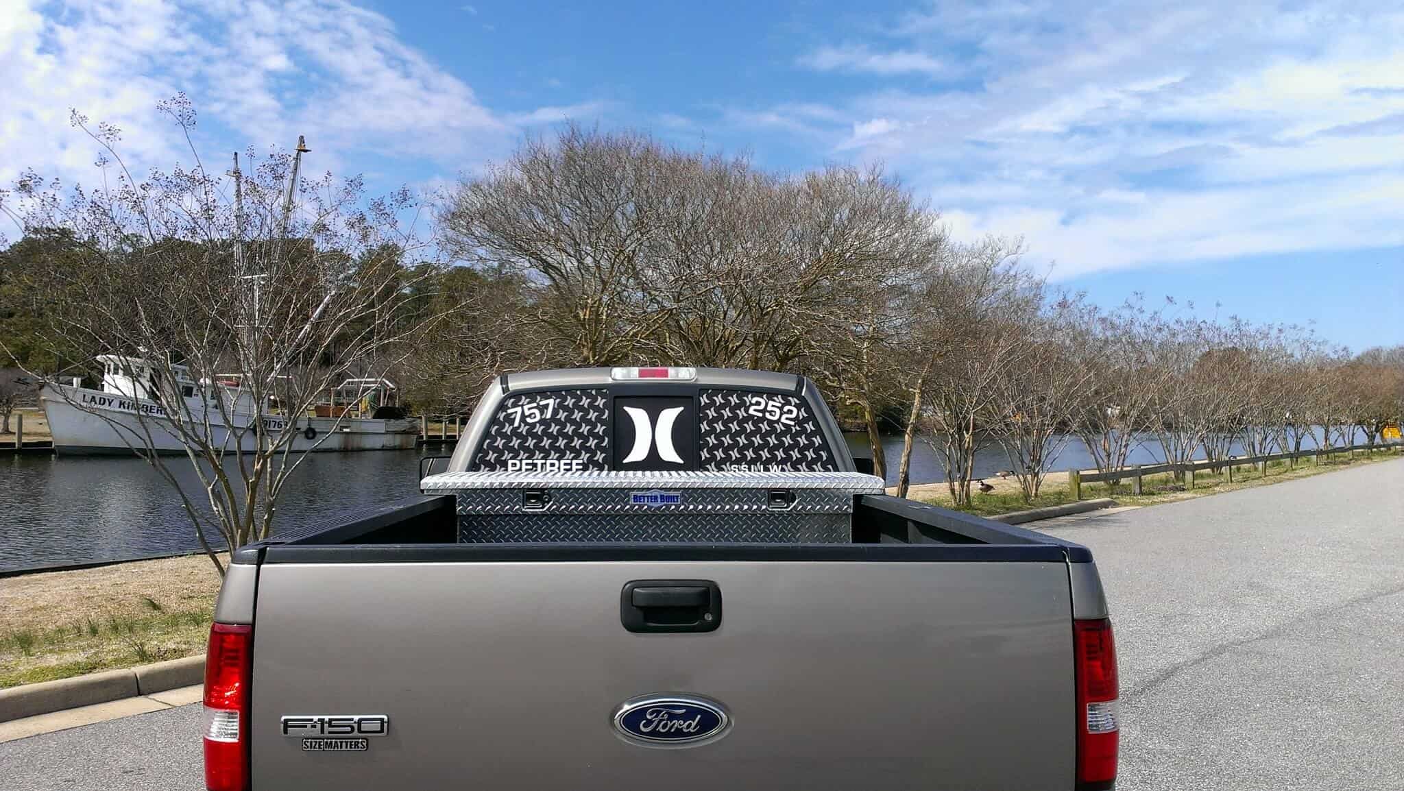 Rear window lettering on trucks